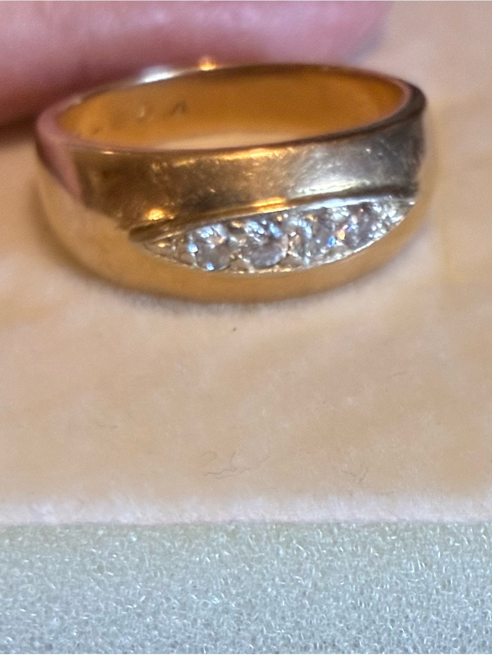 Men's 7 gram 14k Gold with diamond accents